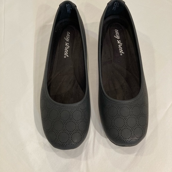 Easy Street Black Flats - Picture 3 of 8